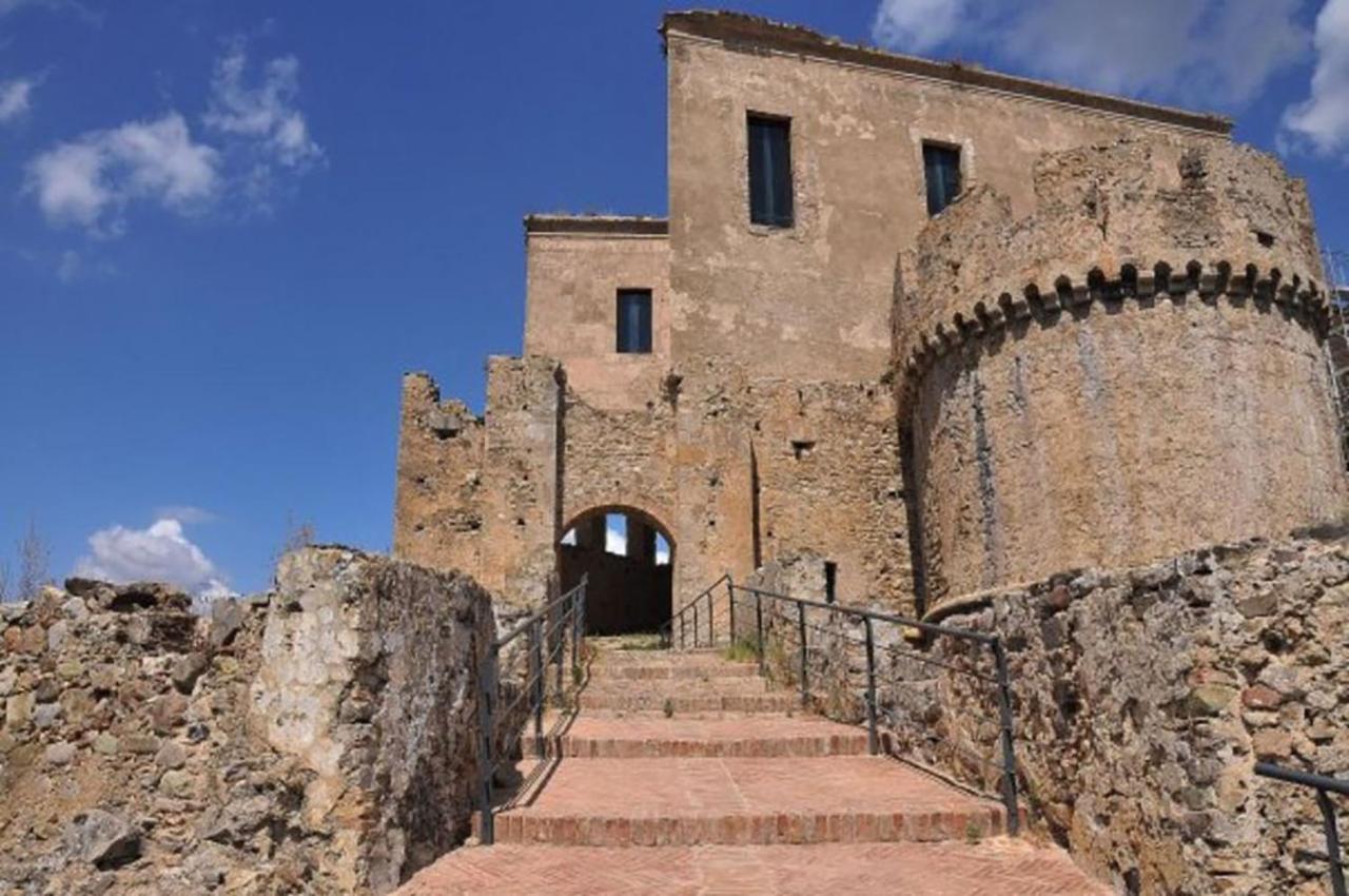 Sulle Orme Di Federico II Appartement Rocca Imperiale Buitenkant foto